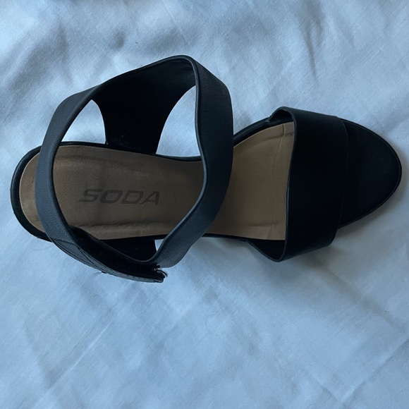 SODA BLACK STRAPPED CASUAL HEELS - Picture 7 of 8